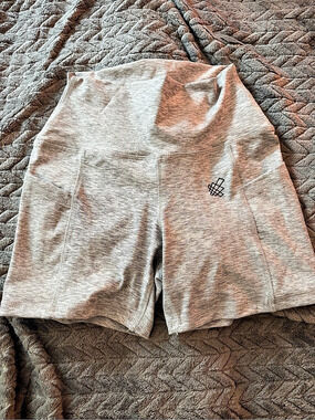 Jed North women’s gray shorts